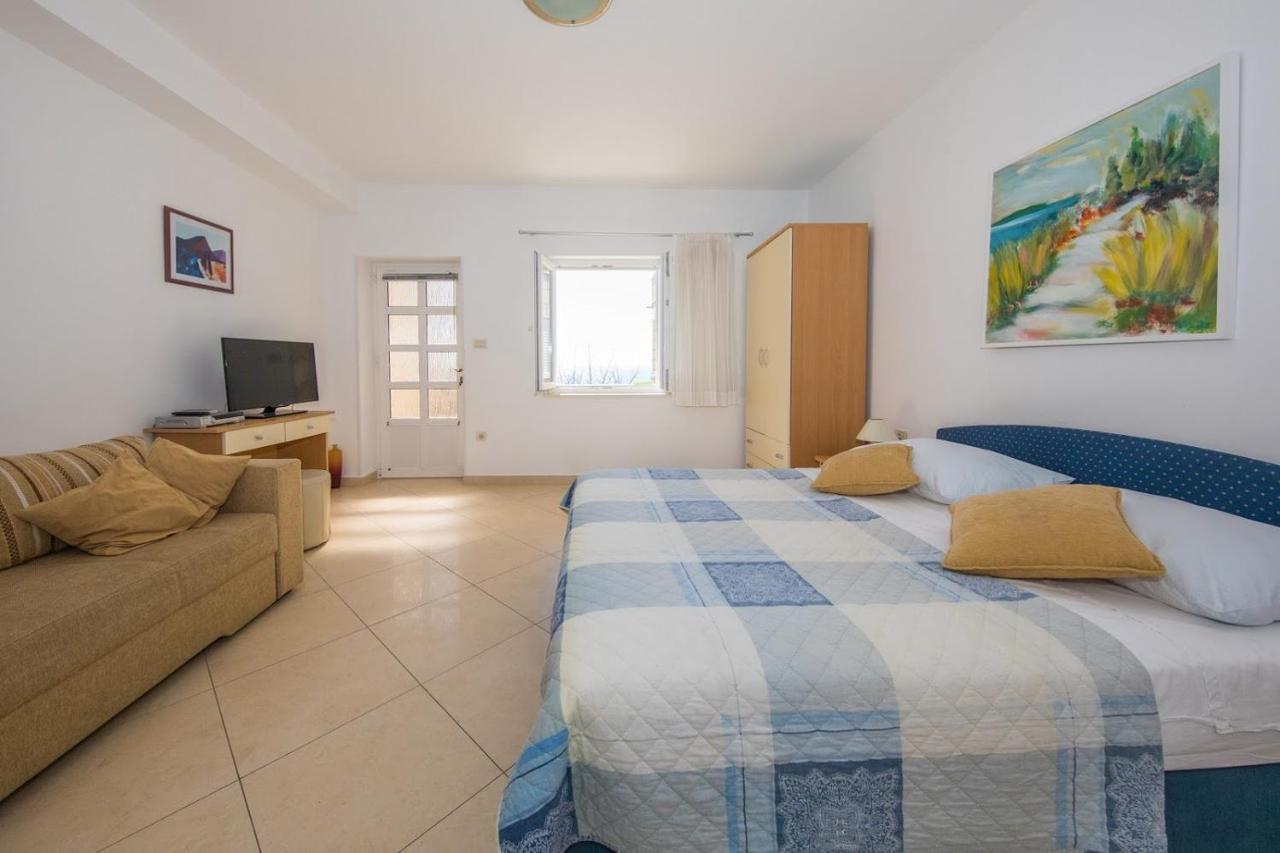 Apartment Lacroma *