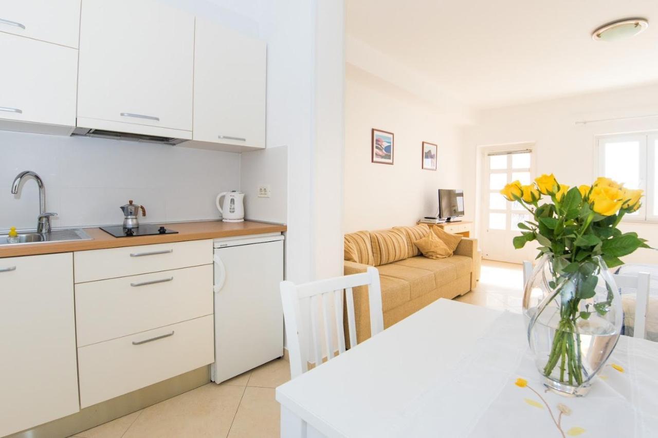 Lacroma Apartment *